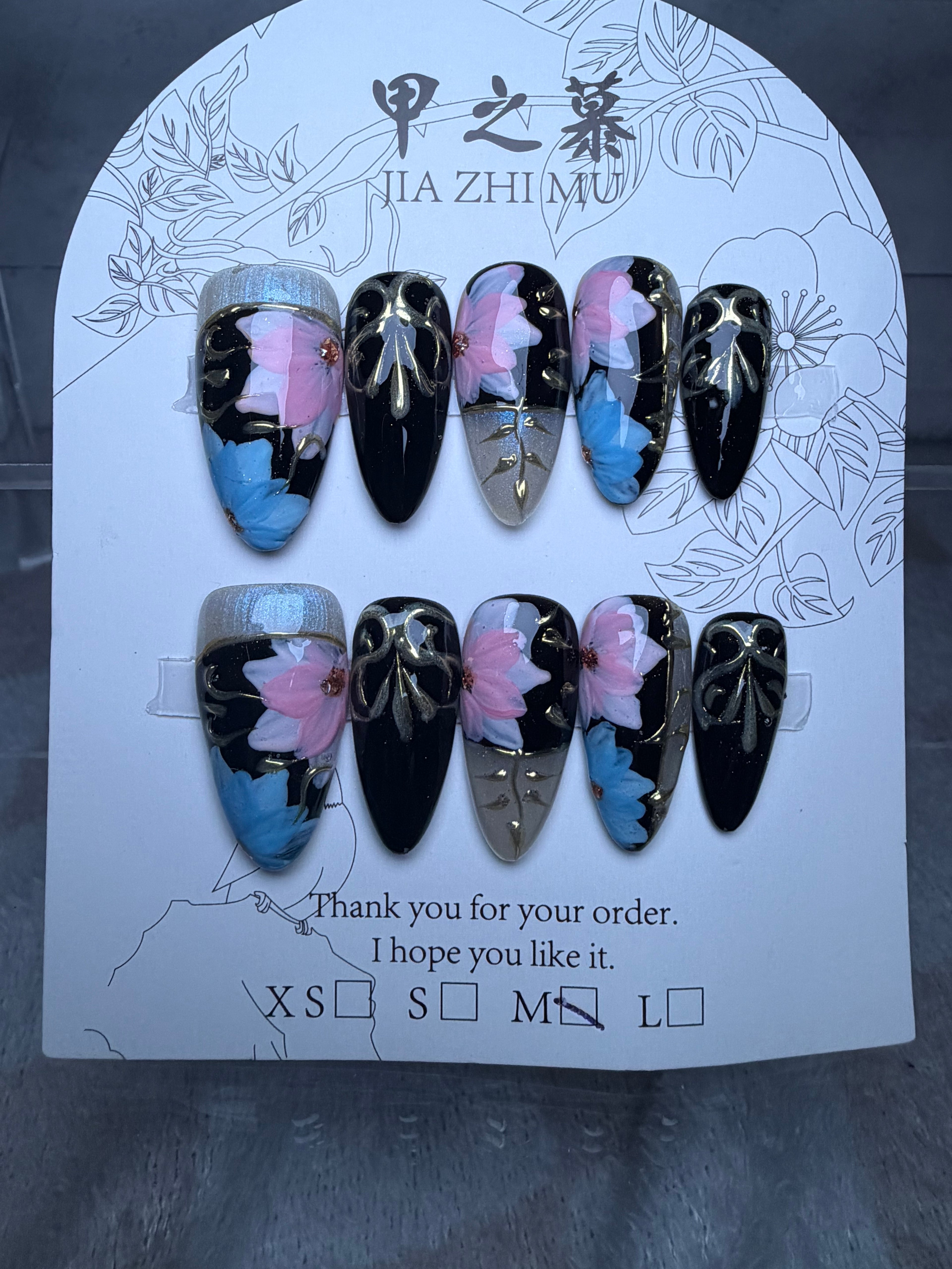 Black and gold floral Jia Zhi Mu nail set