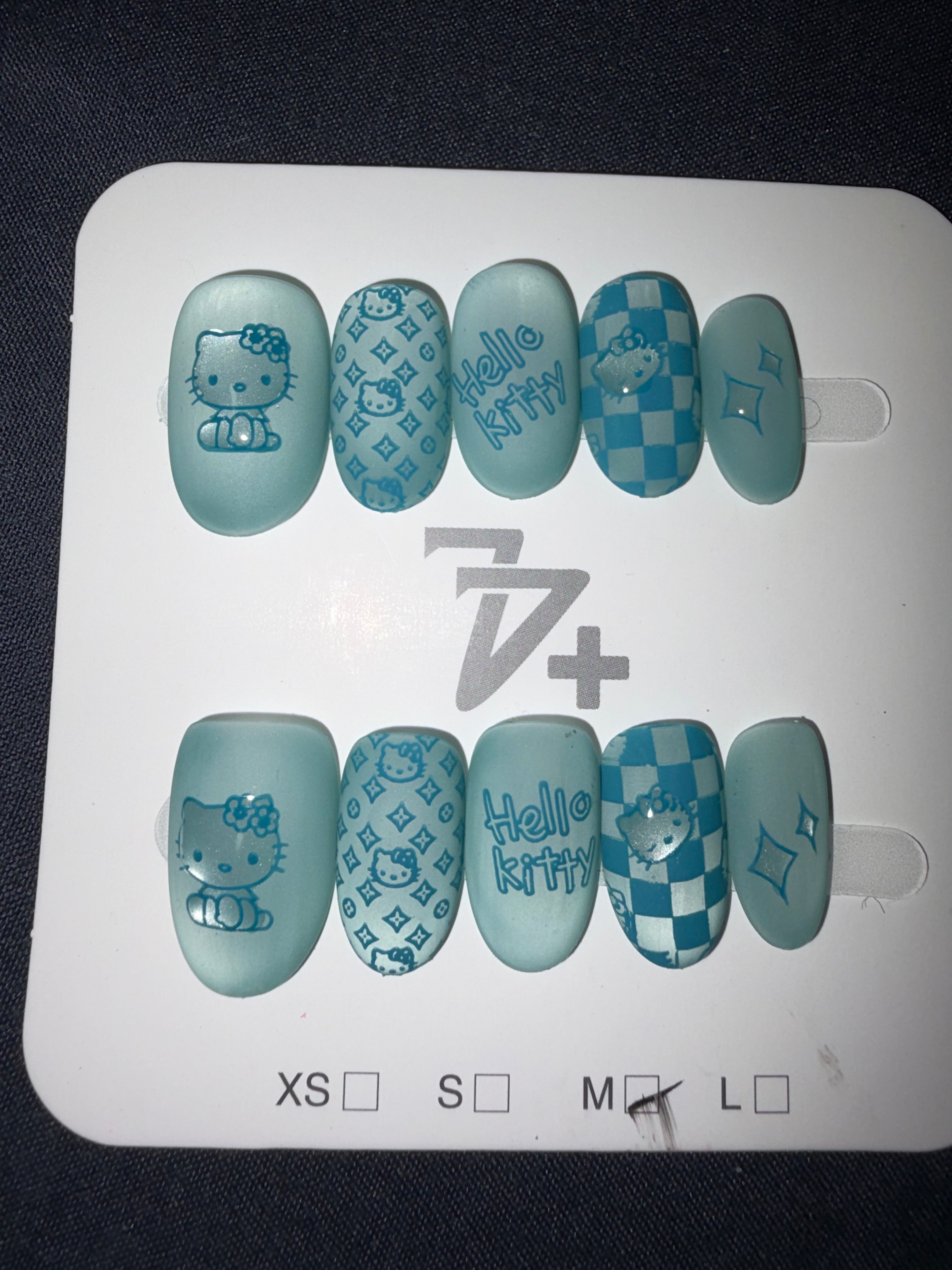 77 Hello Kitty press on nails